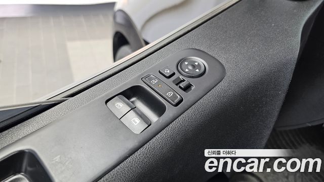 Hyundai Staria 2025 — photo 16