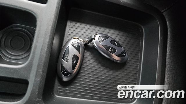Hyundai Staria 2025 — photo 32