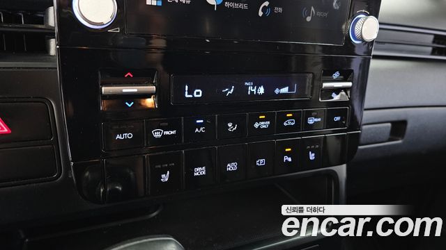Hyundai Staria 2025 — photo 33