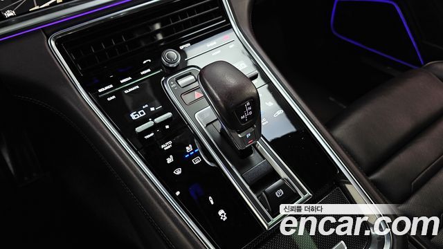 Porsche Panamera 2018 — photo 9