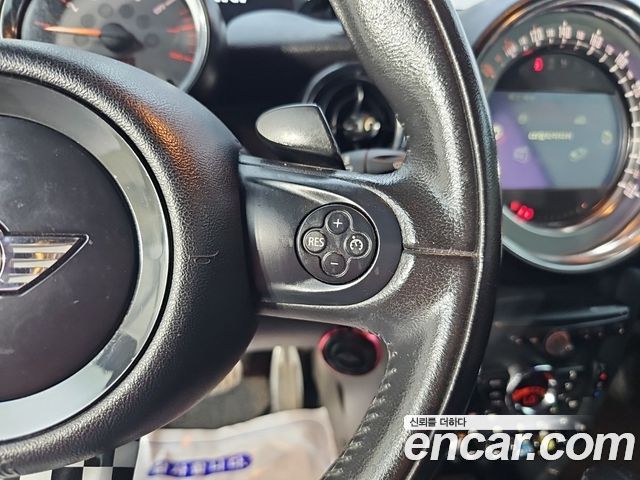 Mini Cooper Convertible 2015 — photo 16