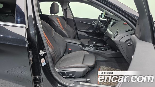 BMW 1-Series 2020 — photo 17