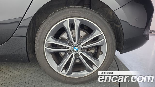 BMW 1-Series 2020 — photo 7