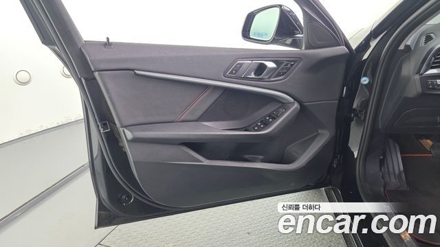 BMW 1-Series 2020 — photo 14