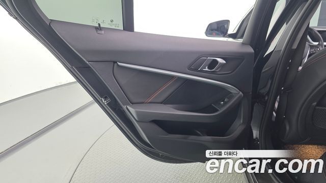BMW 1-Series 2020 — photo 15
