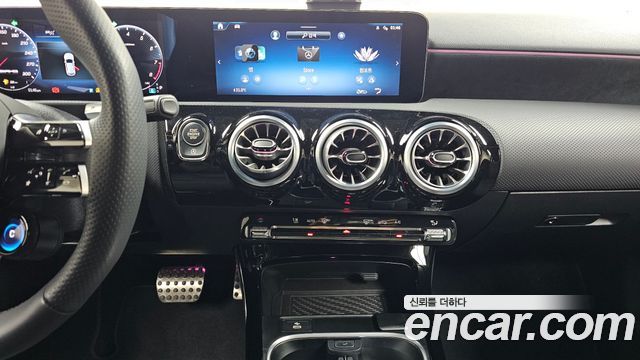 Mercedes-Benz A-Class 2025 — photo 18