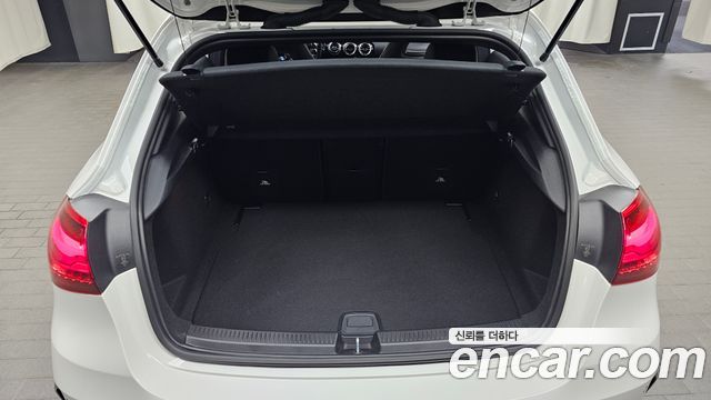 Mercedes-Benz A-Class 2025 — photo 23