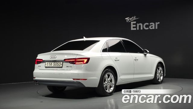 Audi A4 2018 — photo 2