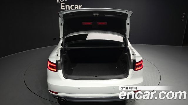 Audi A4 2018 — photo 20