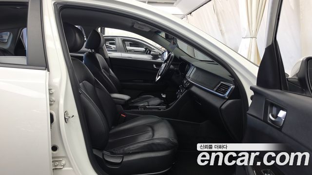 Kia K5 2018 — photo 17