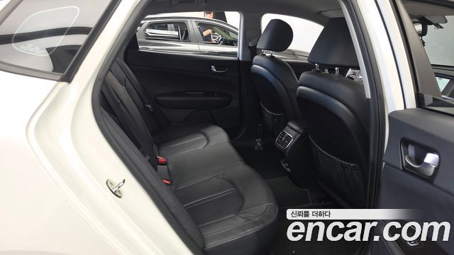 Kia K5 2018 — photo 18