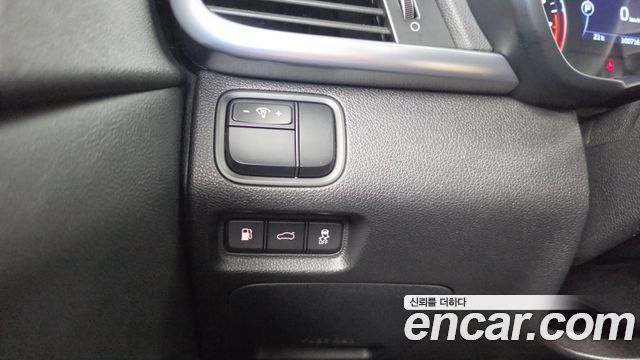 Kia K5 2018 — photo 22