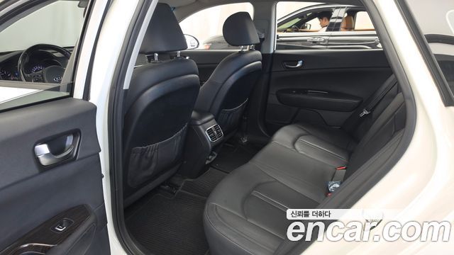 Kia K5 2018 — photo 16