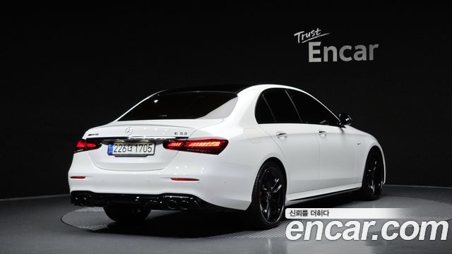 Mercedes-Benz E-Class 2023 — photo 2