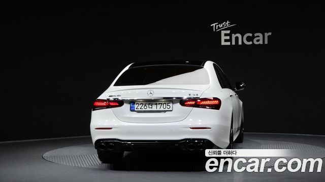 Mercedes-Benz E-Class 2023 — photo 4