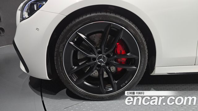Mercedes-Benz E-Class 2023 — photo 5