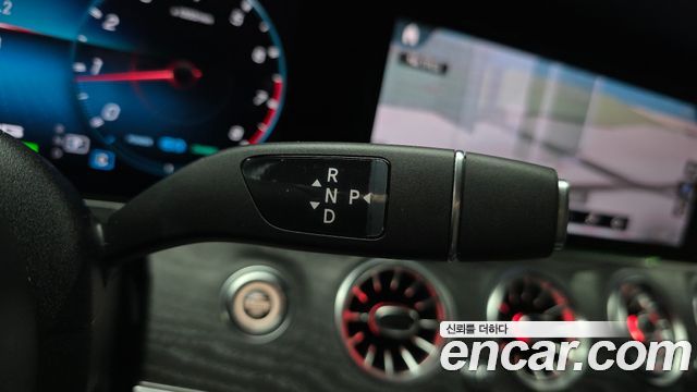 Mercedes-Benz E-Class 2023 — photo 12