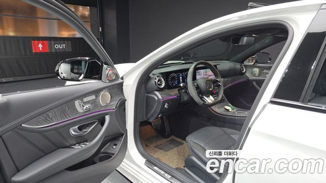 Mercedes-Benz E-Class 2023 — photo 13
