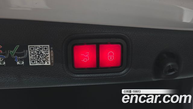 Mercedes-Benz E-Class 2023 — photo 26