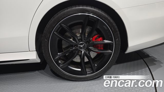 Mercedes-Benz E-Class 2023 — photo 7