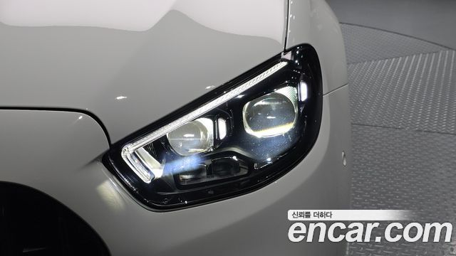 Mercedes-Benz E-Class 2023 — photo 8