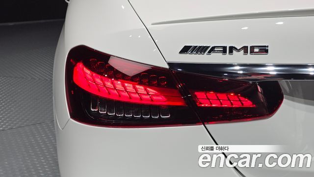 Mercedes-Benz E-Class 2023 — photo 9