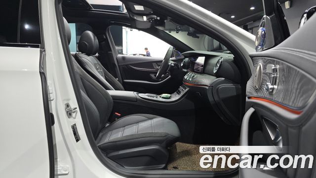 Mercedes-Benz E-Class 2023 — photo 16