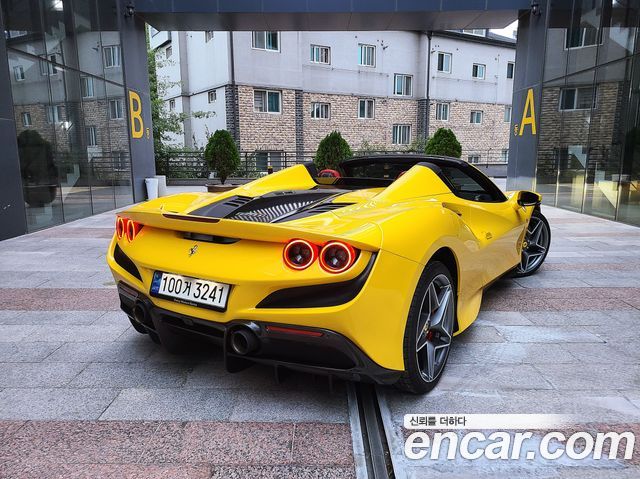 Ferrari F8 2021 — photo 3