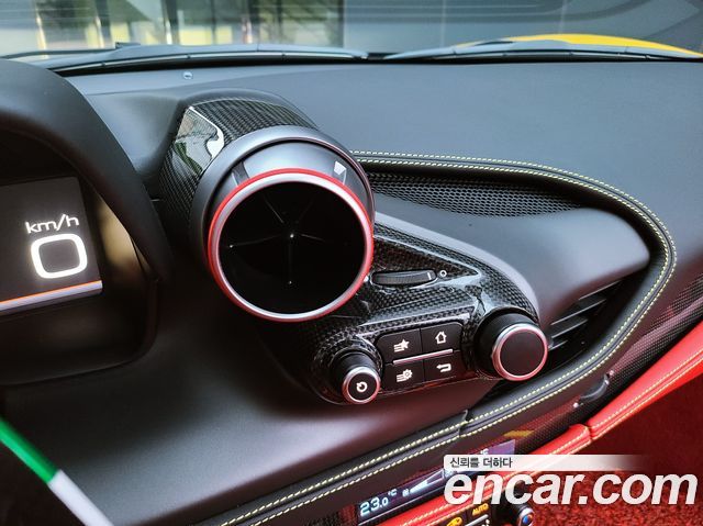 Ferrari F8 2021 — photo 11