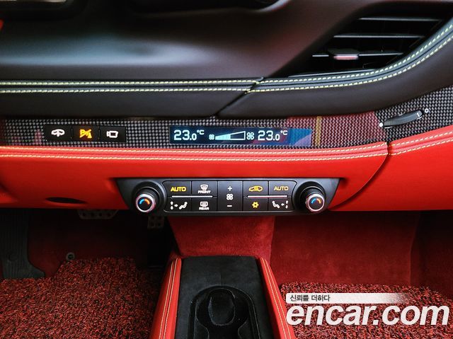 Ferrari F8 2021 — photo 12