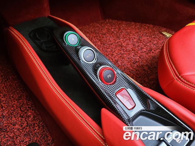 Ferrari F8 2021 — photo 13