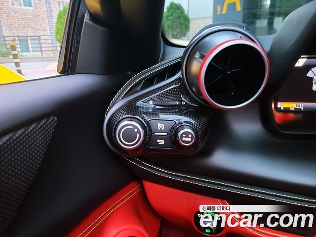 Ferrari F8 2021 — photo 14