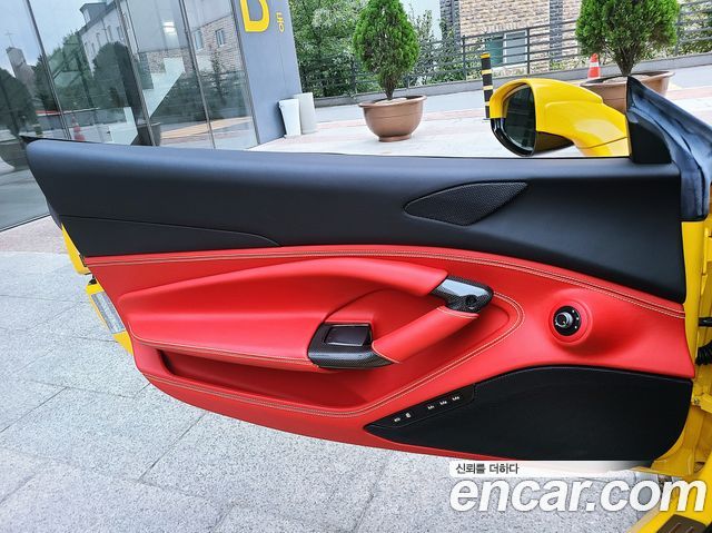 Ferrari F8 2021 — photo 15