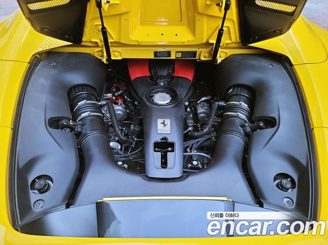 Ferrari F8 2021 — photo 17