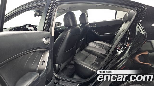Kia K3 2015 — photo 17