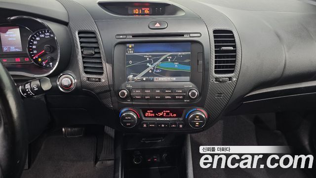 Kia K3 2015 — photo 25
