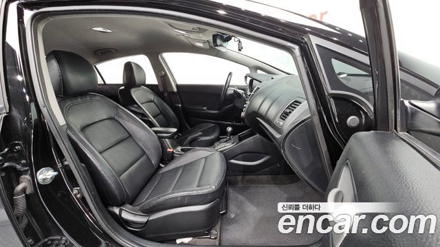 Kia K3 2015 — photo 16