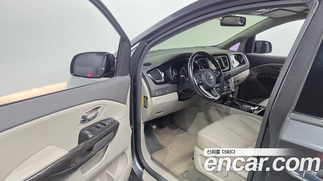 Kia Canival 2018 — photo 10