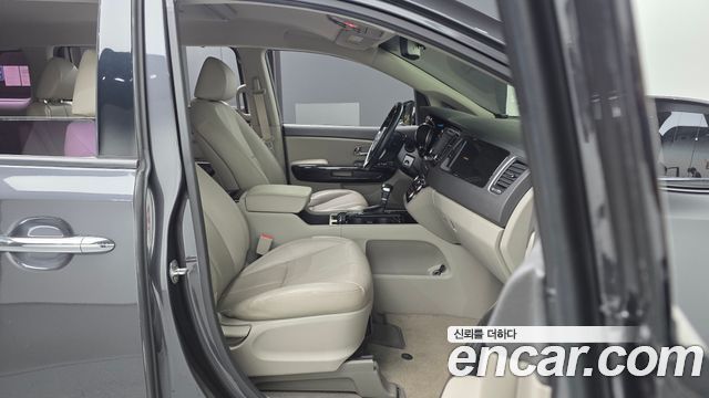 Kia Canival 2018 — photo 11