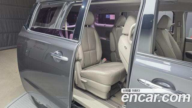 Kia Canival 2018 — photo 12