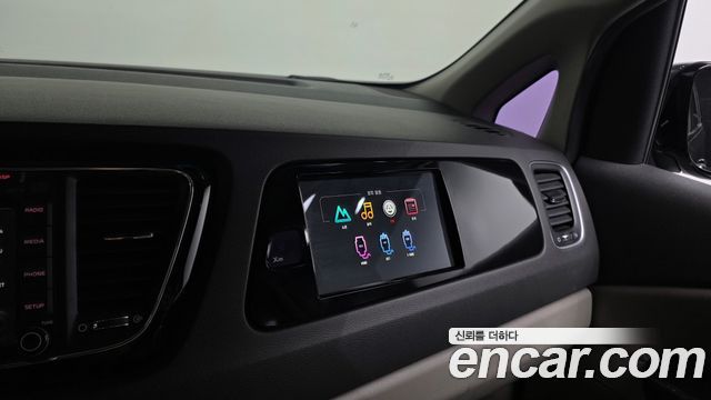 Kia Canival 2018 — photo 16