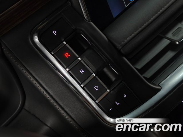 Chevrolet Tahoe 2023 — photo 9