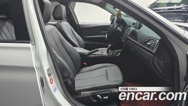 BMW 3-Series 2016 — photo 10