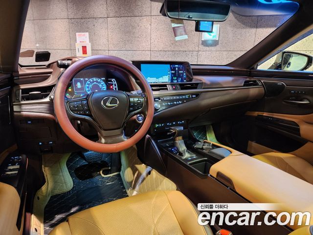 Lexus ES 2021 — photo 9
