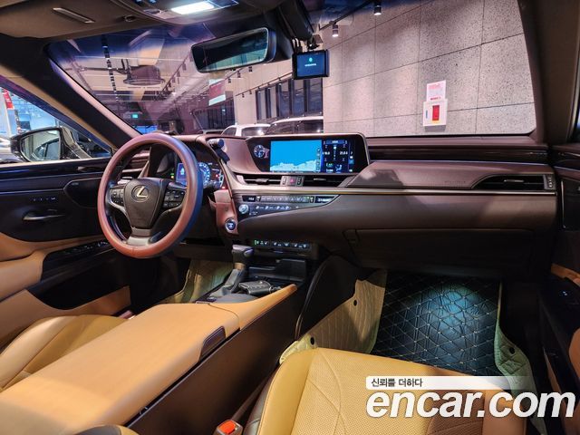 Lexus ES 2021 — photo 10