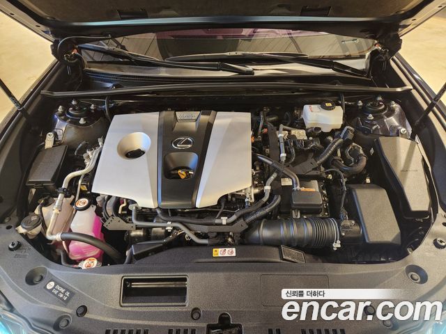 Lexus ES 2021 — photo 20