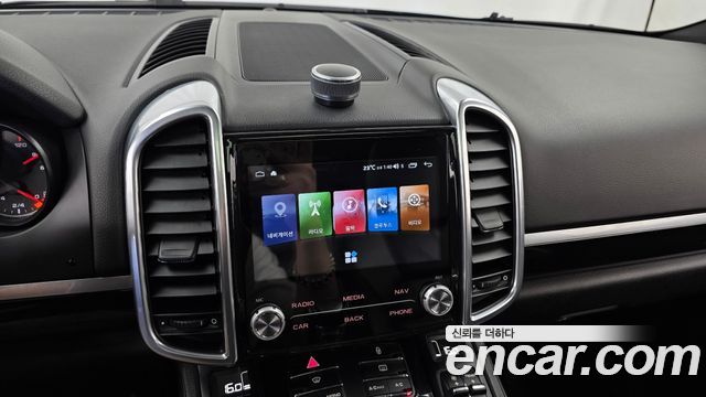 Porsche Cayenne 2012 — photo 14
