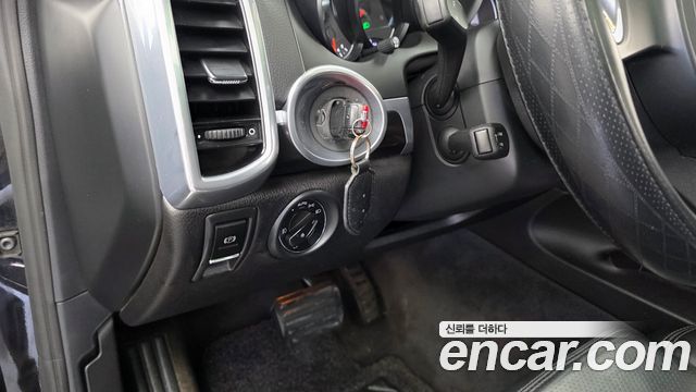 Porsche Cayenne 2012 — photo 18