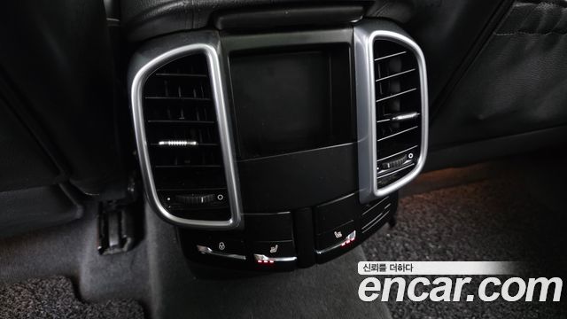 Porsche Cayenne 2012 — photo 19