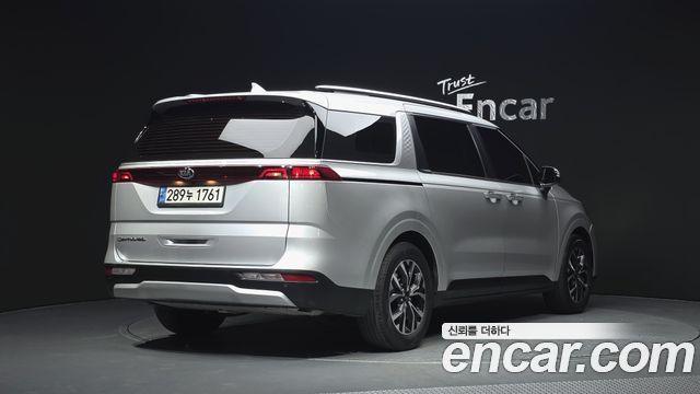 Kia Canival 2021 — photo 2